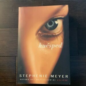 The Spanish version of the host By: Stephanie Myers. Twilight series